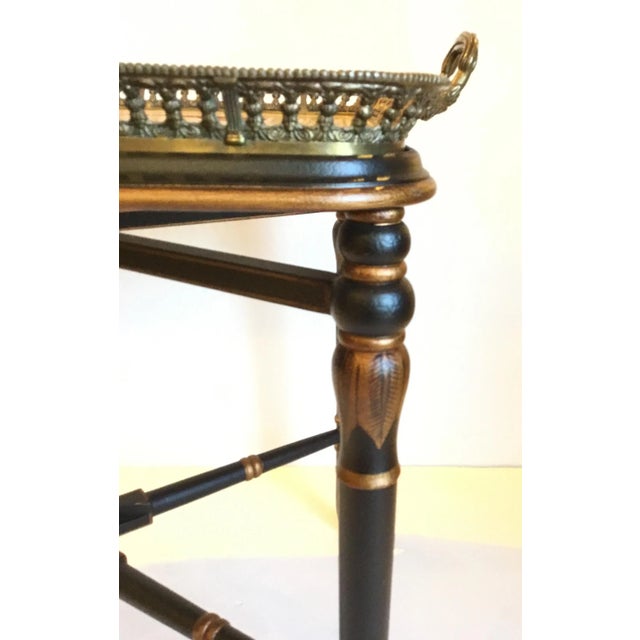 1980s Vintage Traditional Porcelain and Bronze Tea Table For Sale - Image 5 of 7