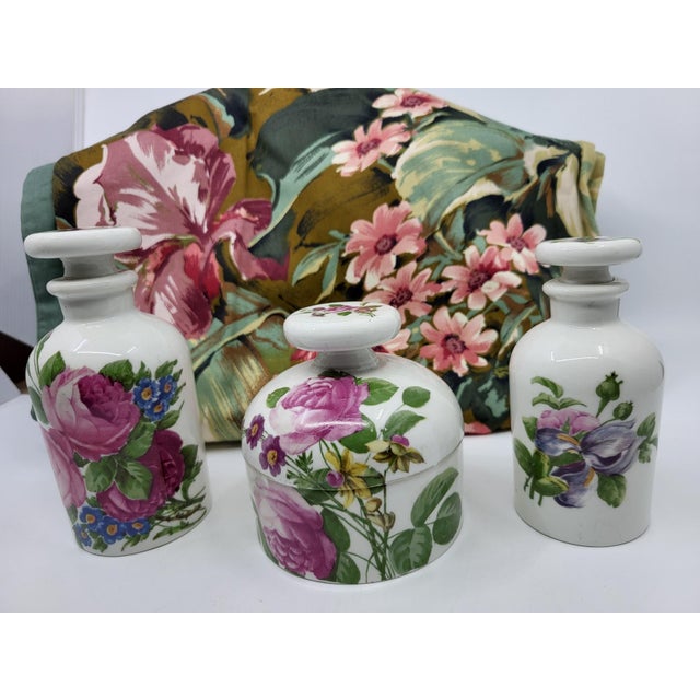 Magnificent vintage/antique condition. Both perfume/lotion bottles are in excellent condition and retain their original...