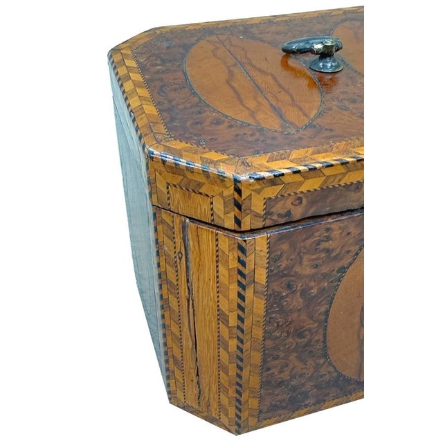 Georgian Octagonal Yew Wood Tea Caddy, 1780s For Sale - Image 4 of 14