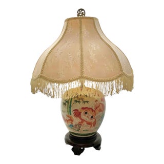 Late 20th Century Lamp Foo Dog Design on Chinese Ginger Jar and Silk Shade Vintage Oriental Decor For Sale