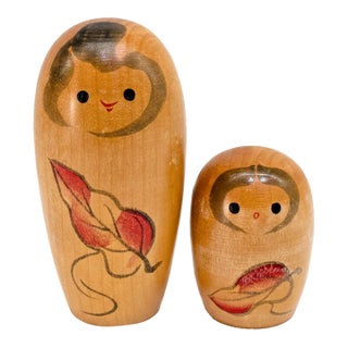 Vintage Hand‑Painted Kokeshi Doll Pair – Autumn Leaf Motif For Sale