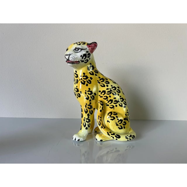 Available for sale this fantastic pair of Vintage ceramic cheetah sculptures - a Pair. Beautifully made with nice detail....