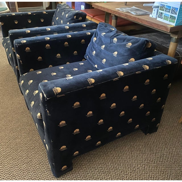 1980s Pair of Parsons Style Club Chairs in Deep Blue Velvet With an Abstract Sunset Motif Pattern For Sale - Image 4 of 8