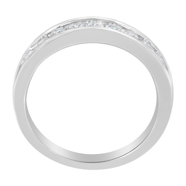 Haus of Brilliance 18K White Gold Round-Cut Diamond Ring (1/2 cttw, H-I Color, SI2-I1 Clarity) For Sale - Image 4 of 6