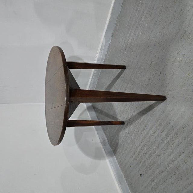 A very good Georgian three plank oak cricket table, standing on square tapered legs, in very good overall condition. 27"...