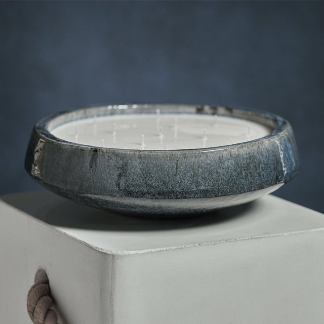 Recycle and restyle, this scented candle is both beautiful and versatile. The perfect candle for a luminous backyard and...
