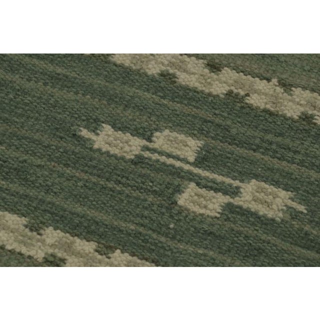 Rug & Kilim’s Scandinavian-Inspired Rug, Swedish Minimalist Geometry in Green For Sale In New York - Image 6 of 9