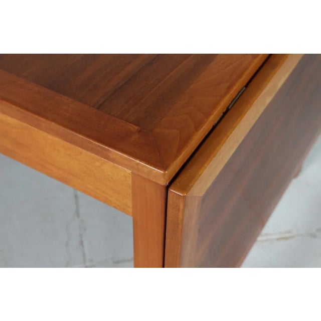 Wood Extendable 5360 Coffee Table in American Walnut with 2 Drop-Down Leaves by Børge Mogensen for Fredericia Stolefabrik, Denmark, 1970s For Sale - Image 7 of 9