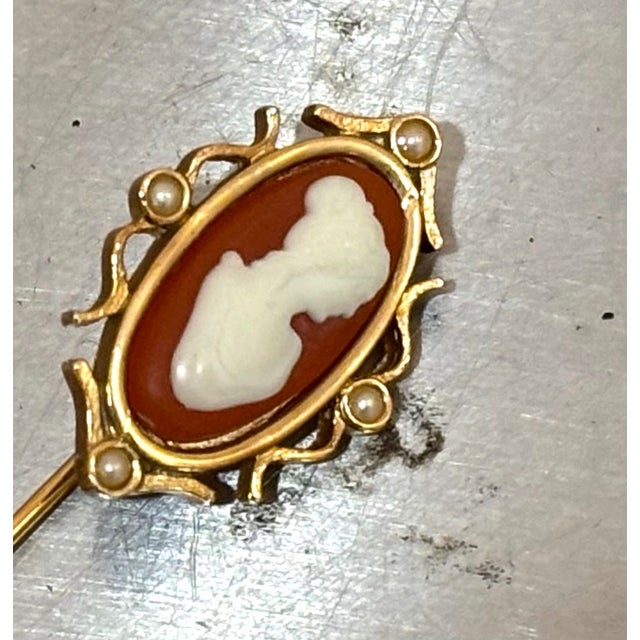 1950s-60s gold tone cameo hatpin/scarf pin or brooch. Excellent condition.