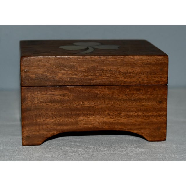 Vintage (1970's) Box with Gold Clover. Made of Wood. Music Box. Wind Up. The Measurements: 4"W x 3"D x 2.5"H. Flat Rate...