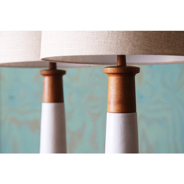 1960s Pair of Jane and Gordon Martz Table Lamps M165 Marshall Studios White Walnut For Sale - Image 9 of 14