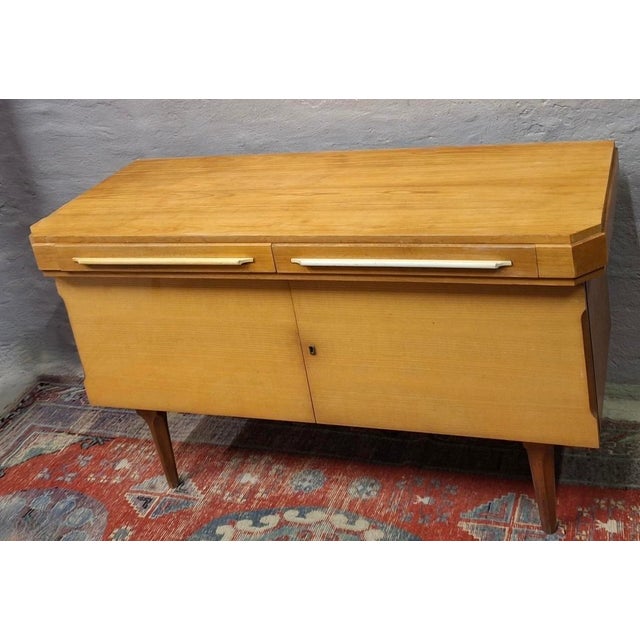 A finely made art deco sideboard in maple, 1950s