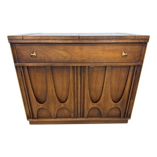 Mid-Century Modern Broyhill Brasilia Walnut Flip-Top Server For Sale