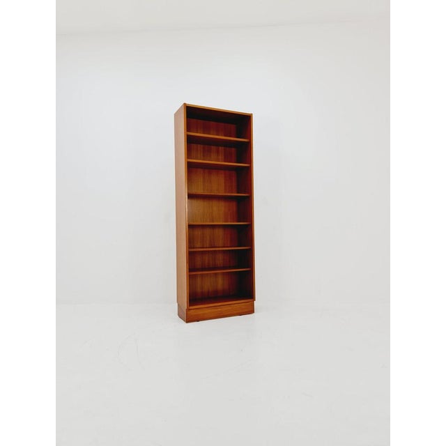 Vintage Danish Freestanding Book Case in Teak by Hundevad, 1960s For Sale - Image 5 of 11