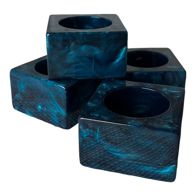 Vintage Lucite Napkin Rings – Set of 4 For Sale