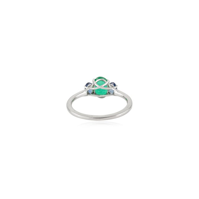 Metal Classic Oval Cut Emerald Blue Sapphire Trinity Ring Size 5.5 in 14k White Gold For Sale - Image 7 of 14