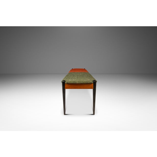 Mid-Century Modern Rare Mid-Century Modern Two Seater Sculpted Bench in Oak & New Two-Toned Upholstery by Arthur Umanoff, Usa, C. 1960s For Sale - Image 3 of 18