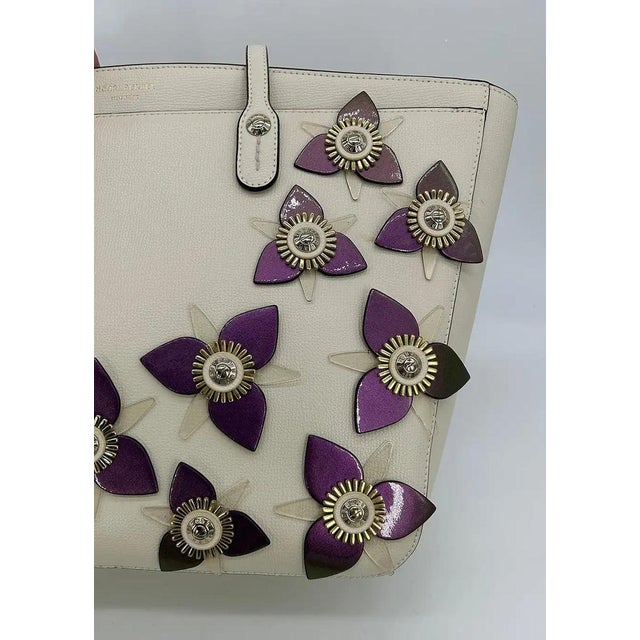Contemporary Henri Bendel Cream West 57th Floral Applique Tote For Sale - Image 3 of 11