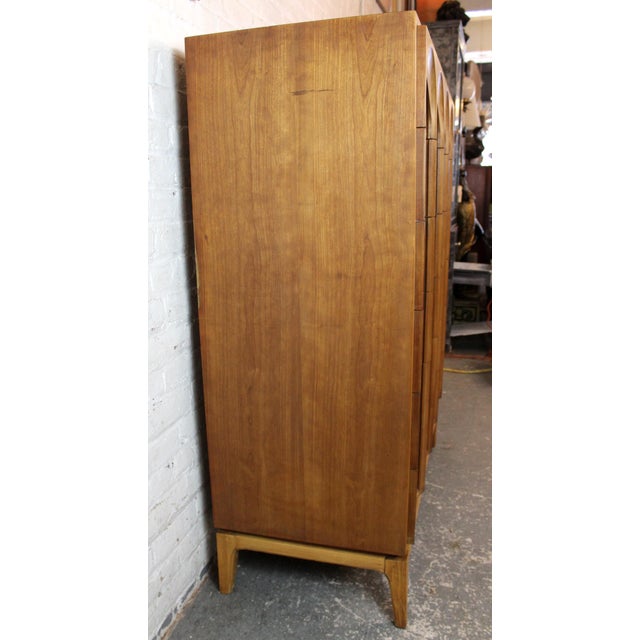 Thomasville Mid 20th Century Thomasville Mid-Century 'Arched' 6-Drawer Highboy Dresser in Walnut & Burl For Sale - Image 4 of 18