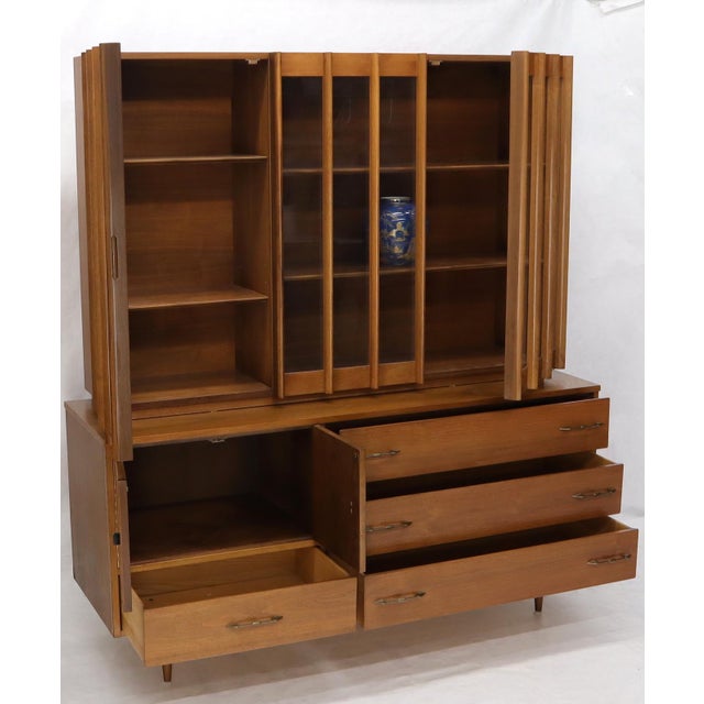 Walnut mid century modern two-part hutch credenza display cabinet glass doors For Sale - Image 13 of 16