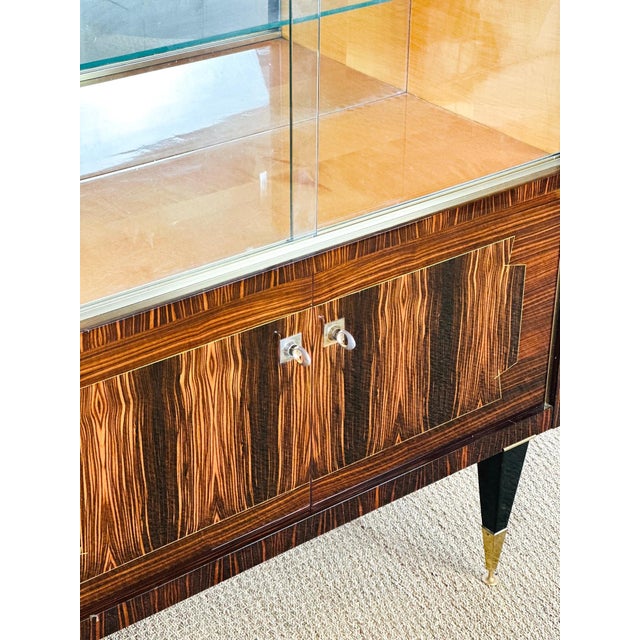 French Modern Display Cabinet in Macassar, 1950 For Sale - Image 10 of 11