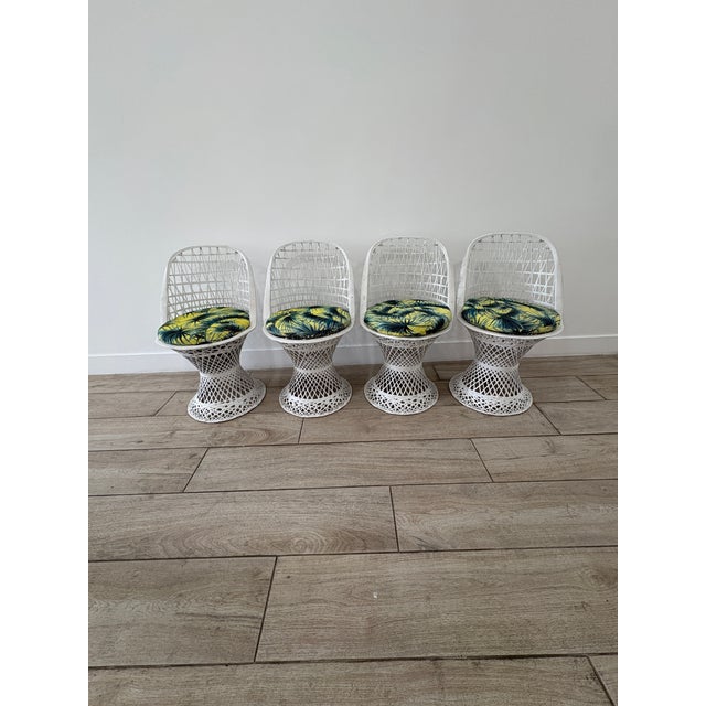 Russell Woodard Mid-Century 5 Piece Spun Fiberglass Table and Chairs For Sale - Image 4 of 12