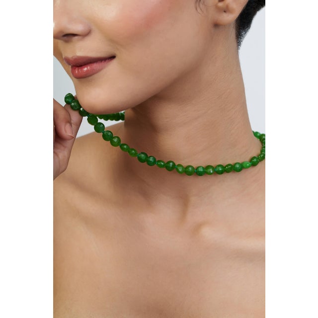 Early 21st Century Style Artisan 131 Ct Vibrant Green Jade Round Beaded Strand Necklace, 17" For Sale - Image 6 of 15