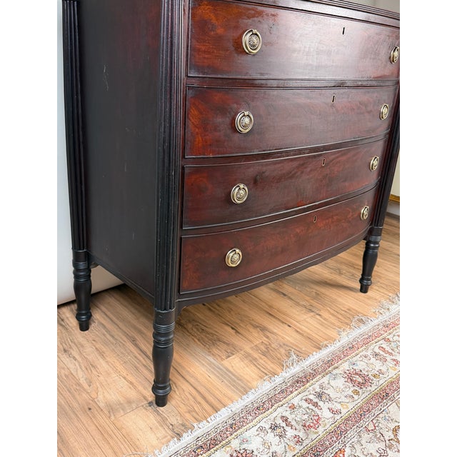 Early 19th Century Early 19th Century New England Federal Mahogany Bow-Front Chest of Drawers, C. 1810–1825 For Sale - Image 5 of 9