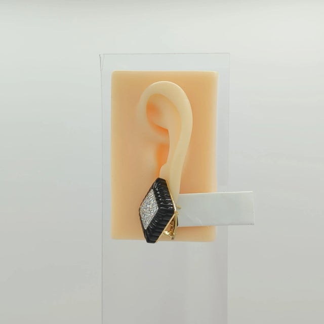 Contemporary White Diamond and Onyx Fluted Earrings in 18K Yellow Gold - A Pair For Sale - Image 3 of 6