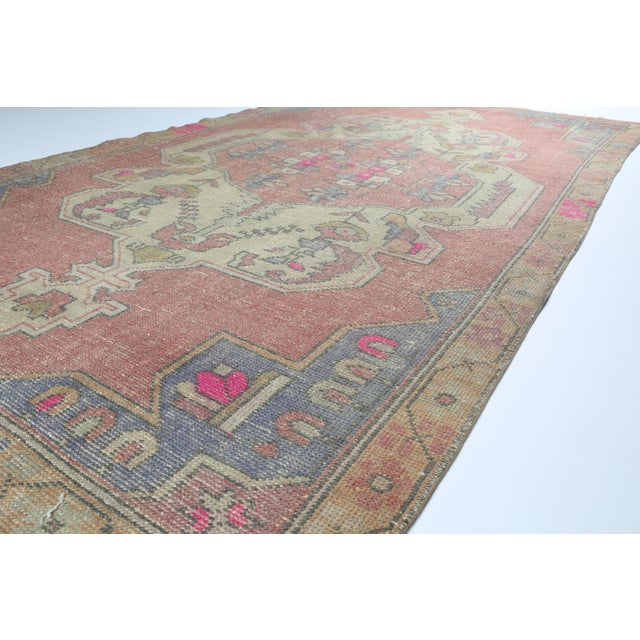 Vintage Turkish Oushak Rug – Soft Earth Tones With Tribal Medallion Design - 4' 3'' X 7' 5'' For Sale In Tampa - Image 6 of 11