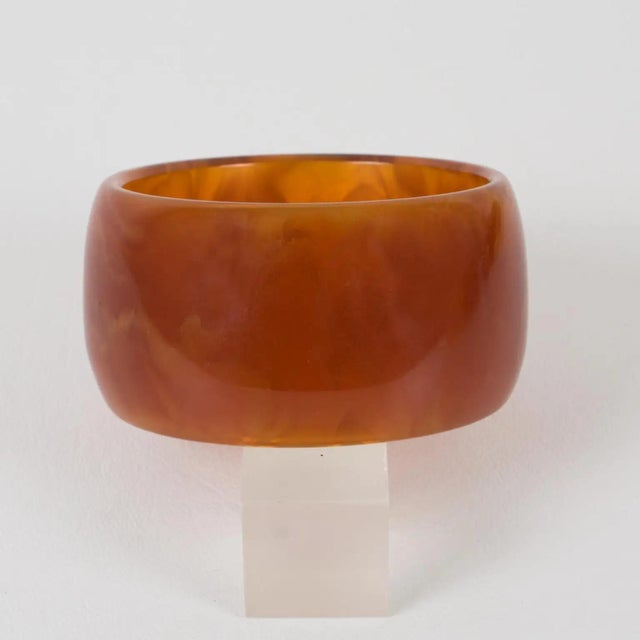 1950s Bakelite Bracelet Bangle Red Tea Amber For Sale - Image 5 of 5