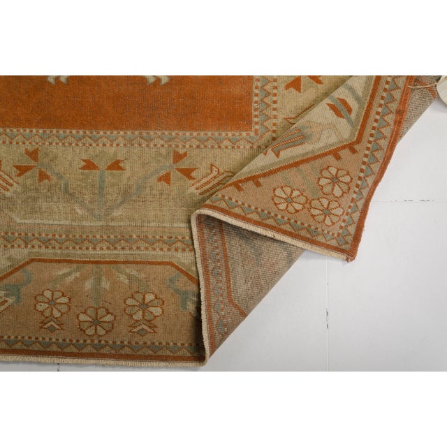 1960s Vintage Turkish Anatolian Rug, 9'4" X 6'6" – Soft Terracotta and Beige For Sale - Image 5 of 10