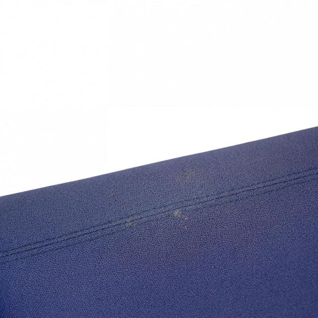 Model 3303 3-Seater Sofa in Blue Fabric by Arne Jacobsen, 1997 For Sale - Image 10 of 18