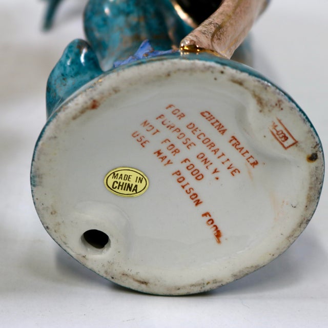 Turquoise Vintage China Trader Macau Hand-Painted Porcelain Birds - A Pair For Sale - Image 8 of 10