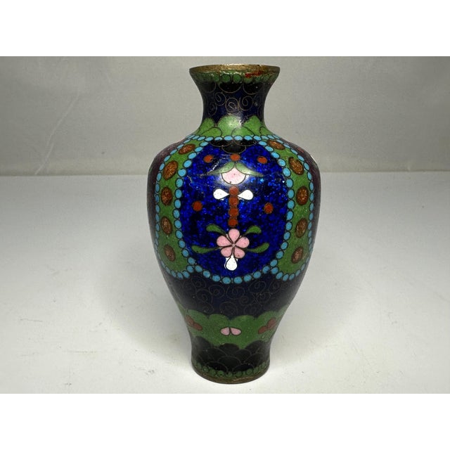 Antique Japanese Cloisonne Cabinet Vase for your consideration. The vase is small, measuring approx. 4 inches tall and...