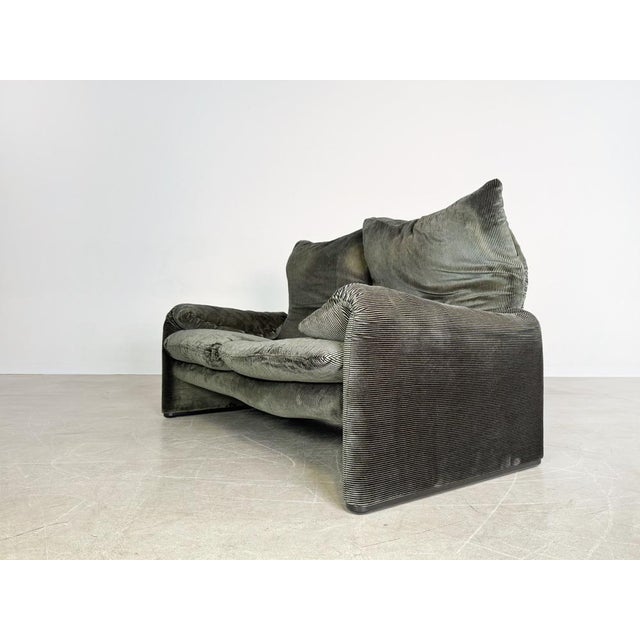 Maralunga 2-Seater Sofa in Corduroy by Vico Magistretti for Cassina For Sale - Image 5 of 11