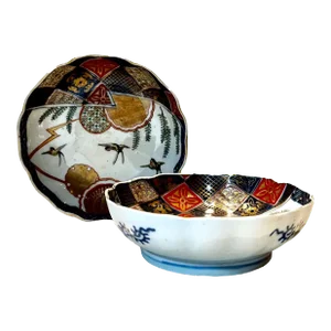 19th Century Japanese Imari Bowls - a Pair