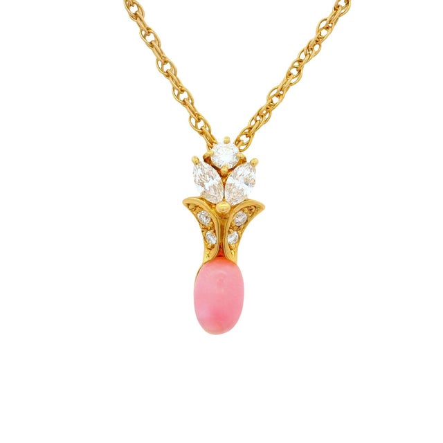 This exquisite pendant necklace showcases a harmonious blend of elegance and craftsmanship. At its heart is a 0.95-carat...