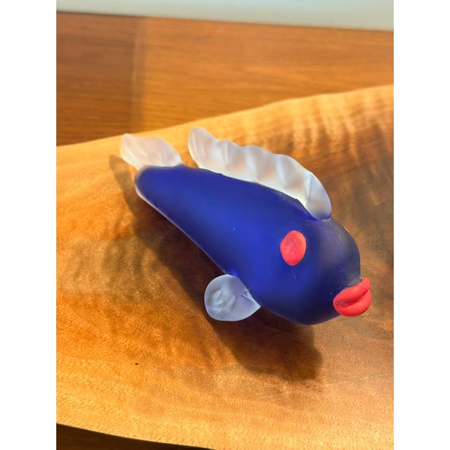 Contemporary Maytum Studios Signed Cobalt Blue Art Glass Fish Sculpture, 2002 For Sale - Image 3 of 11
