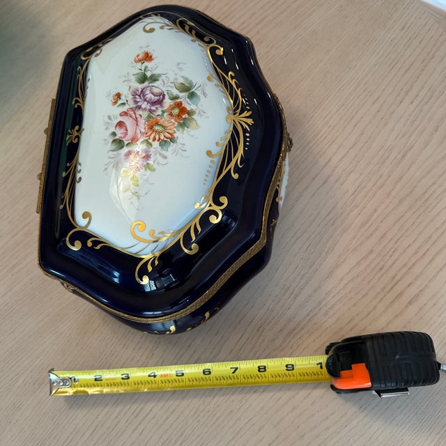 1970s Extra Large Limoges Hand Painted Jewelry and Trinket Box For Sale - Image 9 of 9