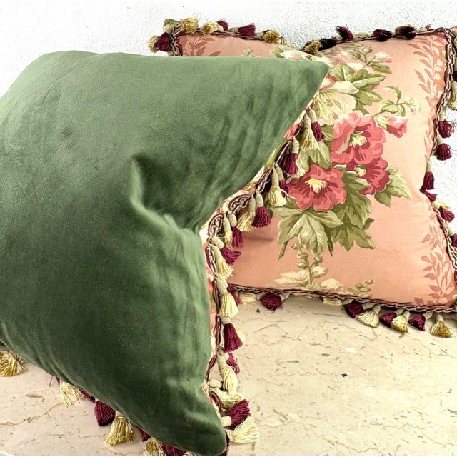 Early 20th Century American Broad Cloth Tasseled Floral Pillows/a Pair For Sale - Image 10 of 11