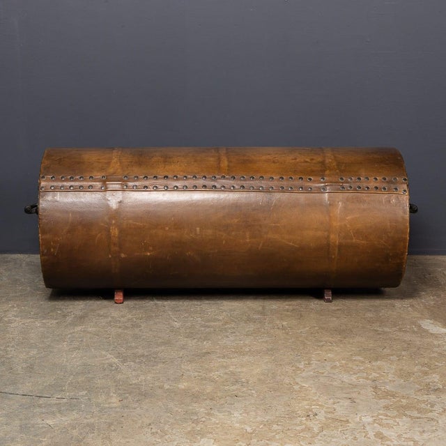 Early 18th Century Antique 18th Century Cylindrical Coach Trunk, 1700s For Sale - Image 5 of 18