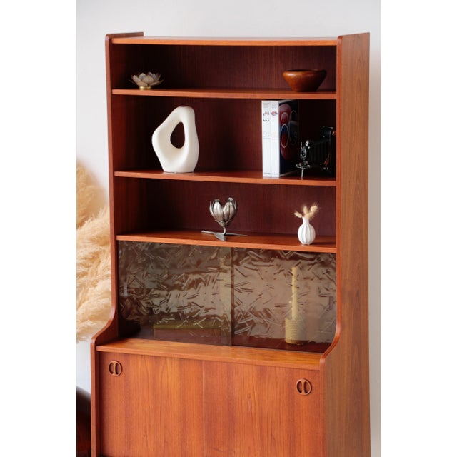 Scandinavian Teak Glass-Fronted Bookcase, 1960s For Sale - Image 14 of 18