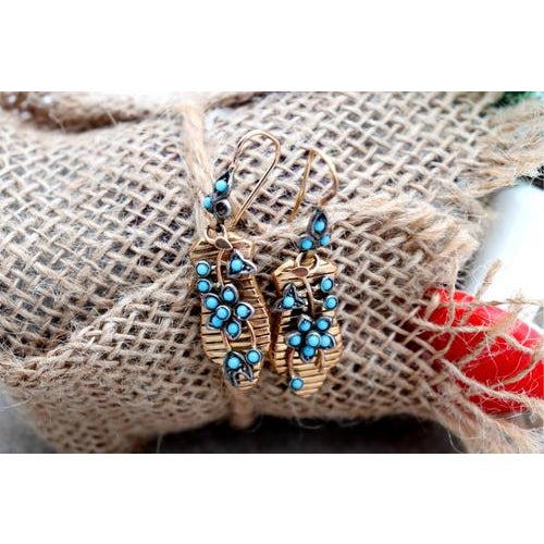 Gold Earrings with Reliefs, Set of 2 For Sale - Image 6 of 9