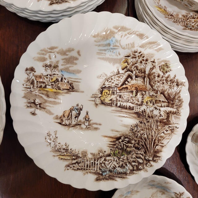 Dinnerware Set from Johnson Bros Porcelain, 1940s, Set of 81 For Sale - Image 11 of 18