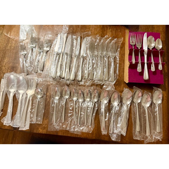 Contemporary Oneida Artesia Quality Stainless Silverware For Sale - Image 3 of 12
