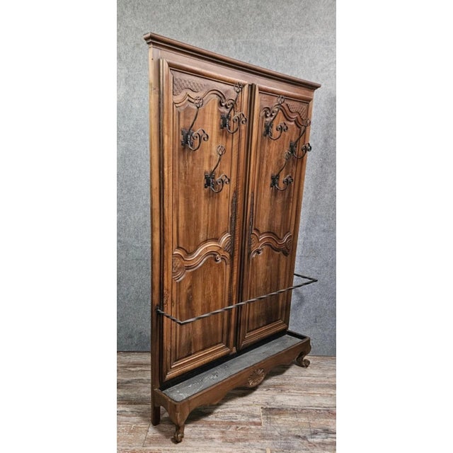 Solid Wood Coat Rack with Wrought Iron Hooks – Louis XV Style / Country Chic A superb antique coat rack in solid walnut,...
