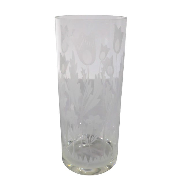 Mid-Century Modern Etched Glass Flower Vase in the Style of Dorothy Thorpe C 1940/1960's For Sale - Image 3 of 8