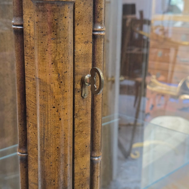 Pair of Mid 20th Century Weiman Faux Bamboo Burl Pagoda Vitrines [Unsigned] For Sale In Washington DC - Image 6 of 9