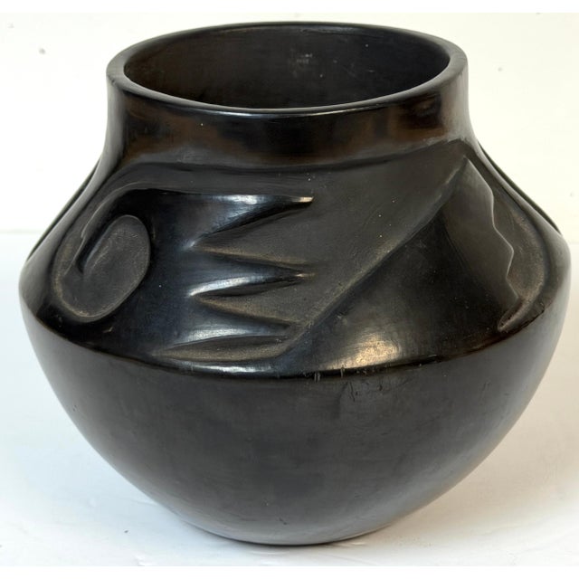 Signed Santa Clara Pueblo Carved Blackware Vase, Juanita Pueblo, Mid 20th C. For Sale - Image 14 of 18
